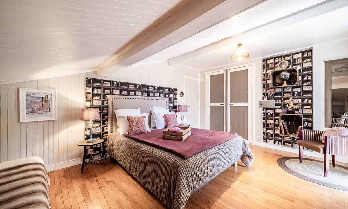 Filliere Bed & Breakfast | Bed and Breakfast 'Chambre Le Grenier De Jeanne' with Mountain View, Shared Pool and Wi-Fi