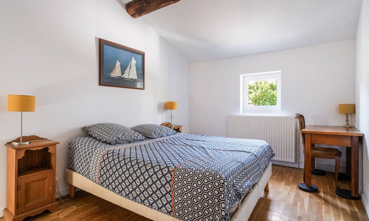 3rd Arrondissement Bed & Breakfast | Bed and Breakfast 'Chambres D'hôtes Les Rosiers' with Shared Pool and Wi-Fi