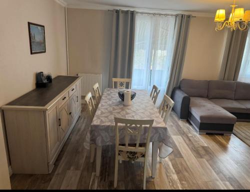 Bourgoin-Jallieu Apartment | Bourgoin T3 proche sortie de l'autoroute A43