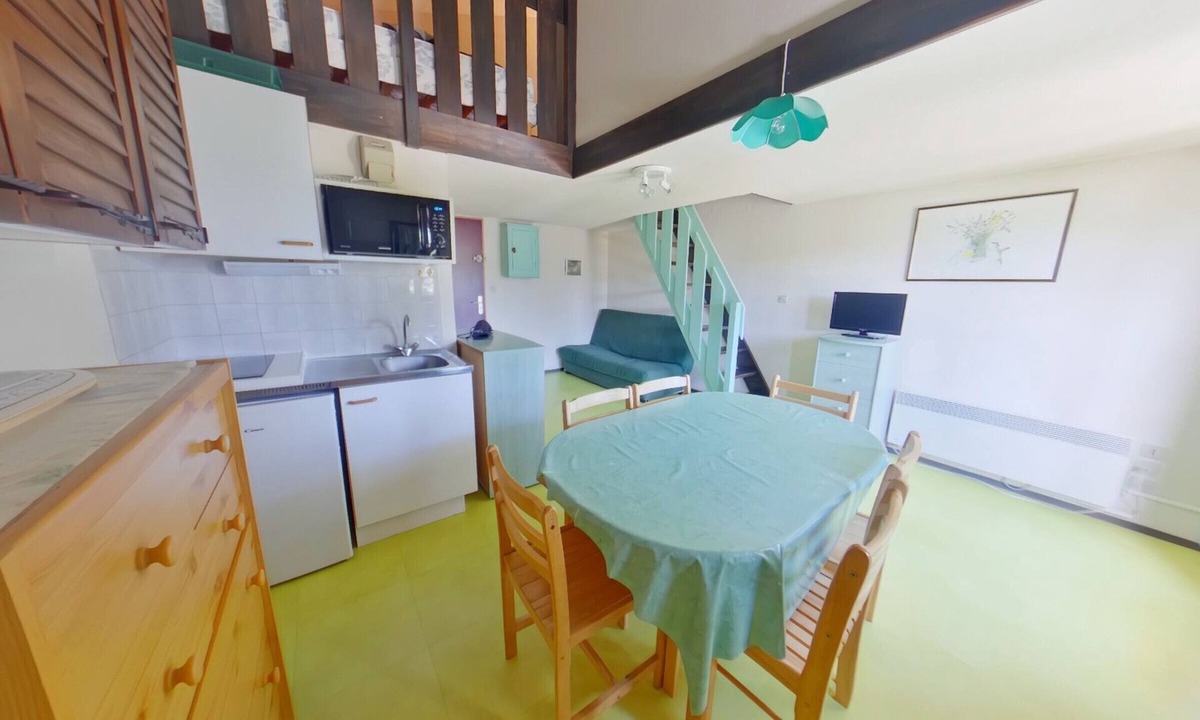 Premanon Apartment | Bright apartment for 6 in Prémanon center