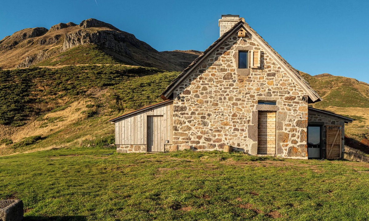 Mandailles-Saint-Julien Ski Chalet | Buron du Tournel, an exceptional gem nestled in an unspoiled mountain setting.