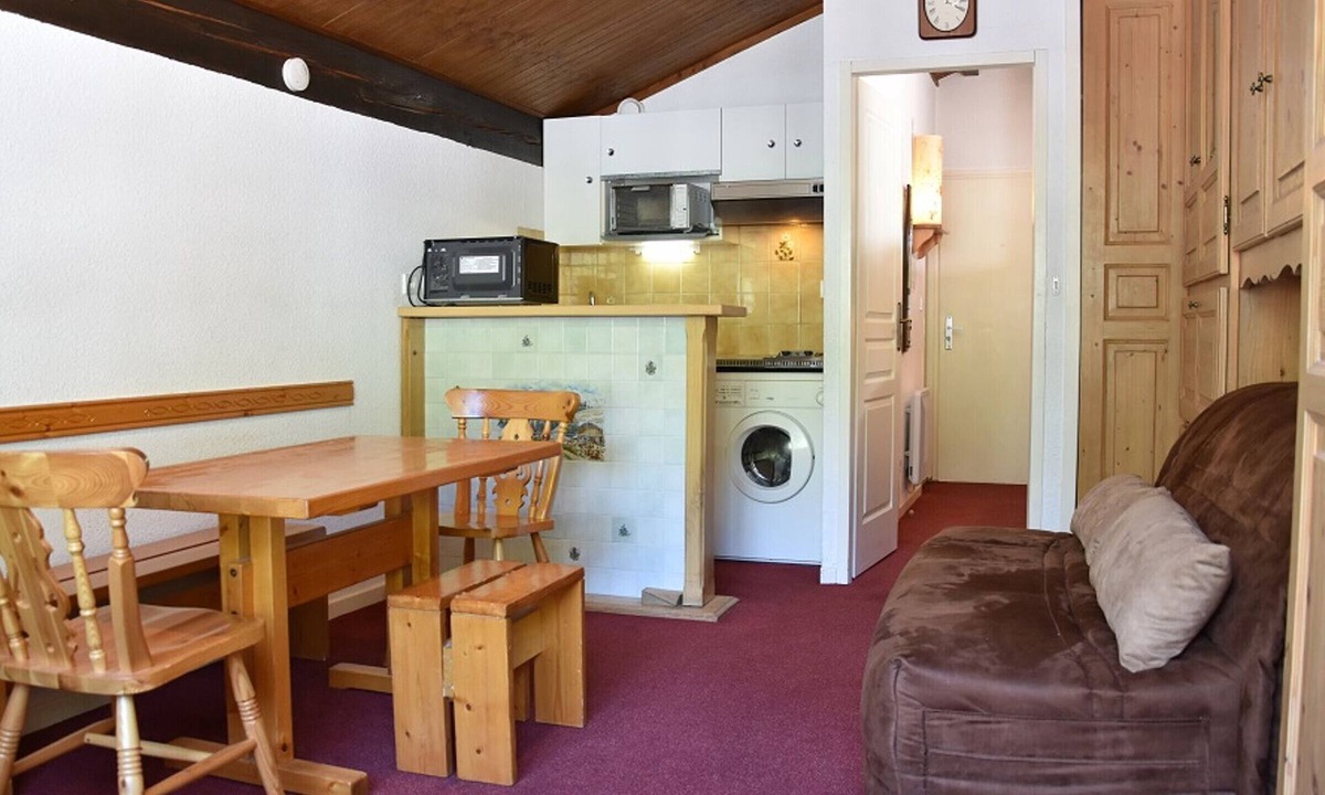 Pralognan-la-Vanoise Apartment | Central studio with parking, 3rd floor, 4 ppl