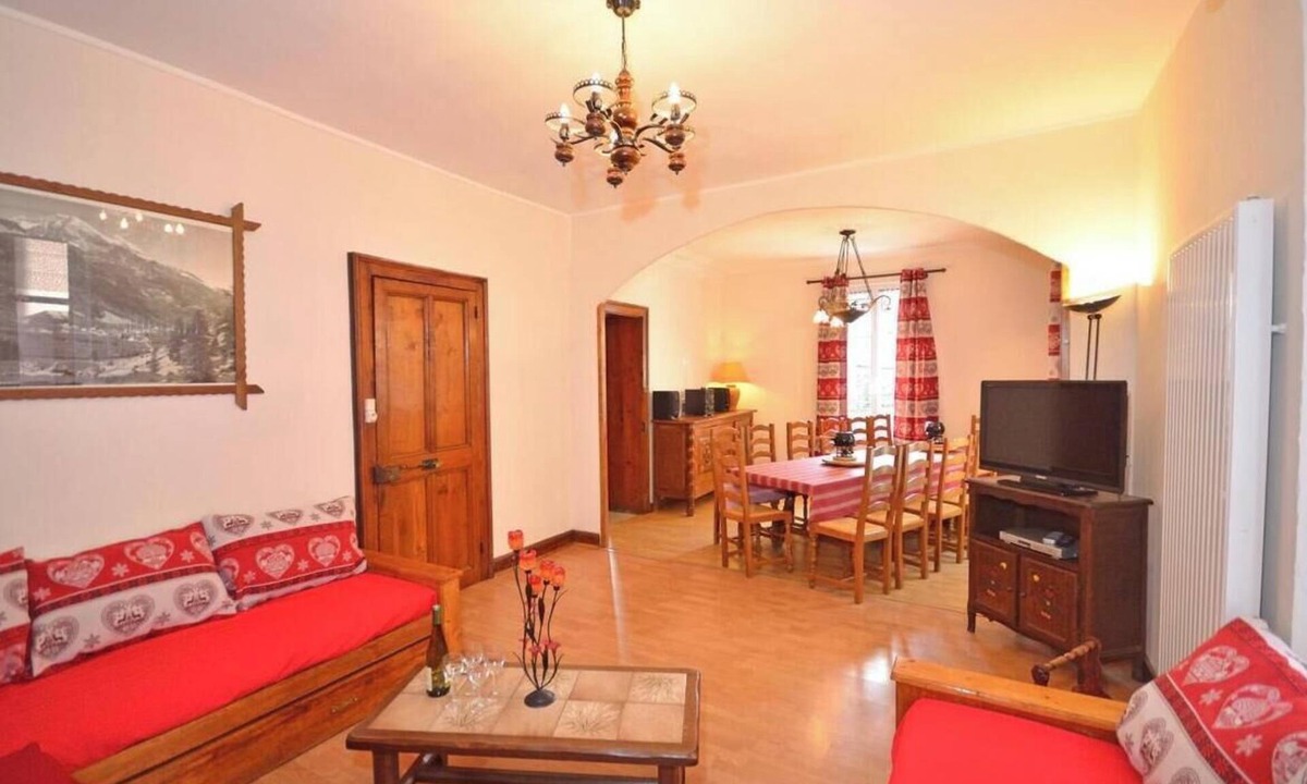 Les Brevieres Ski Chalet | Chalet, 250m from resort center, tv, ski locker, 250m², Tignes