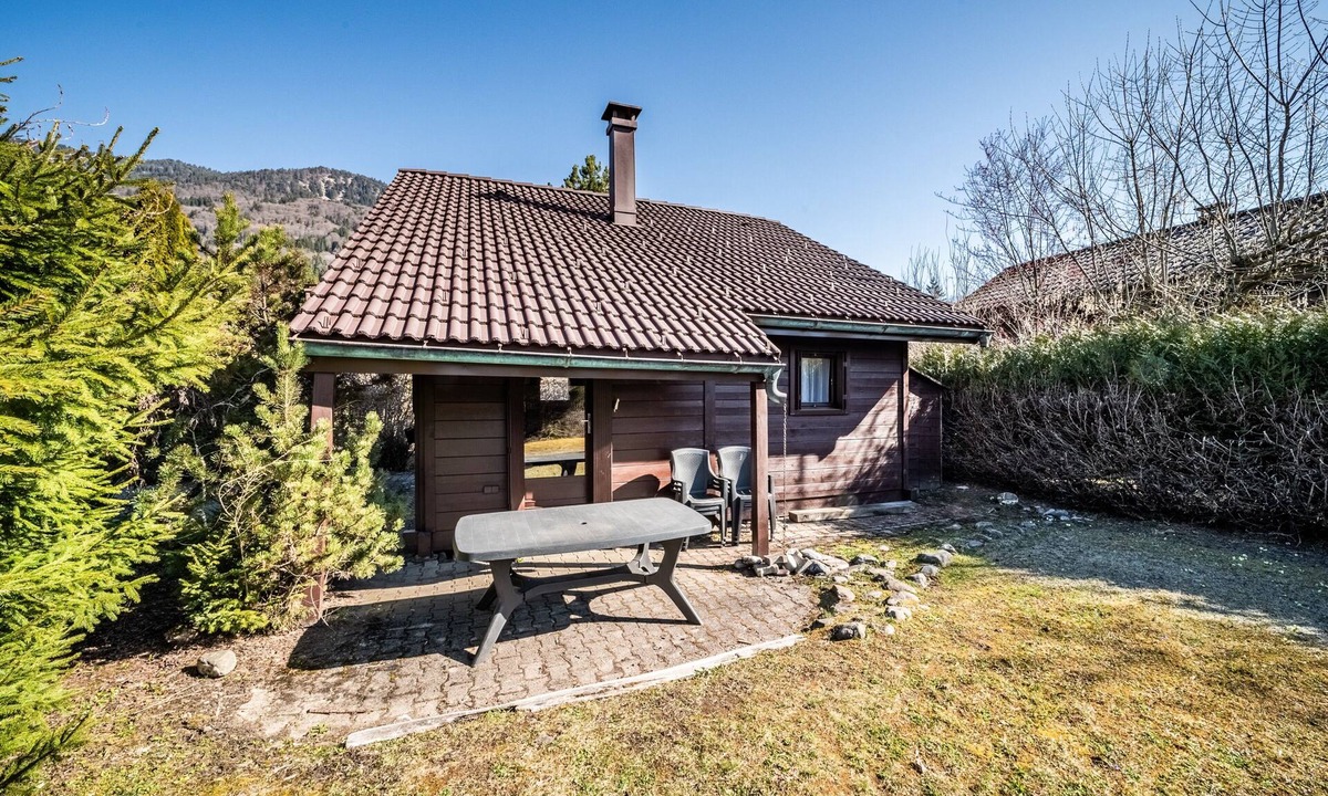 Verchaix Ski Chalet | Chalet "4p Classique - L'Aconit": Mountain View, Private Terrace, and Wi-Fi