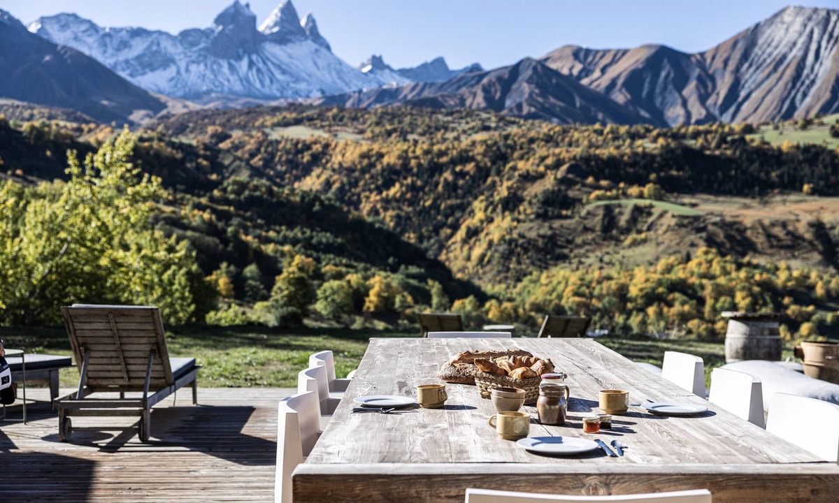 Albiez-Montrond Ski Chalet | Chalet d’Albiez: 360° Mountain Views and Panoramic Terrace