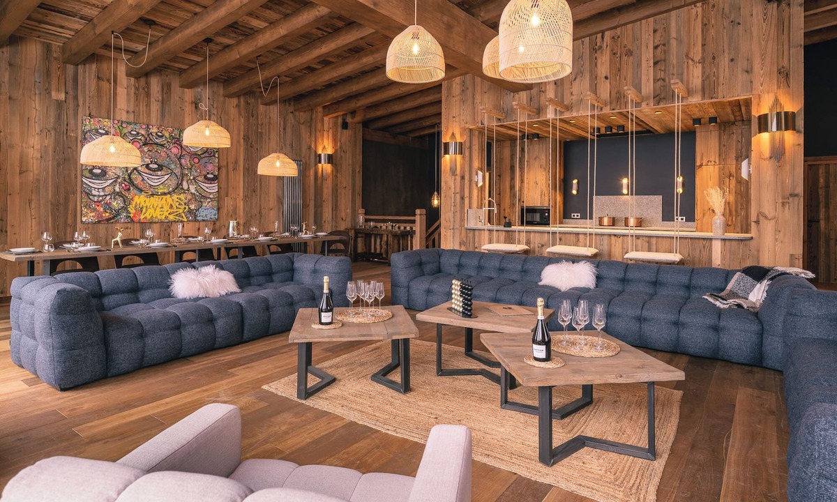 Meribel Ski Chalet | Chalet des Amis in Meribel with swimming pool