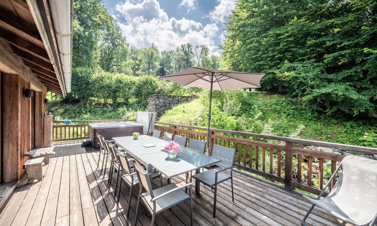 Samoens Ski Chalet | Chalet 'La Glière De L'Etelley' with Mountain View, Private Terrace and Wi-Fi