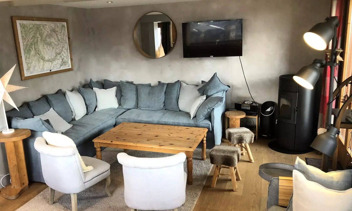 La Perriere Ski Chalet | Chalet Orchis - Traditional chalet of 200m2, panoramic view.
