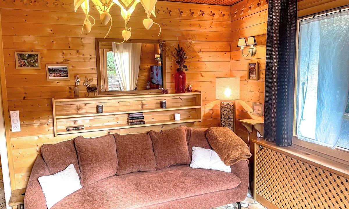 La Clusaz Apartment | Chalet-style apartment—3 rooms, 2 bedrooms, ground floor, small garden, parking—3 minutes from the base of the slopes, near the center