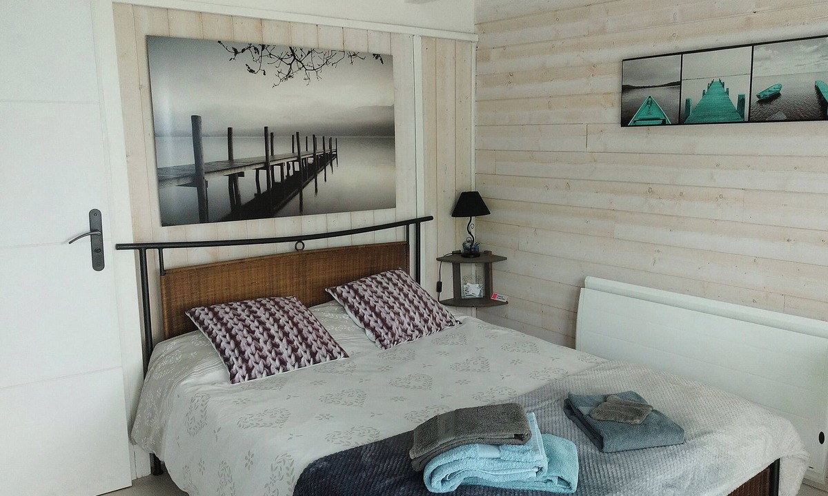 Charancieu Bed & Breakfast | Chambre d'hôtes paladru, independent entrance, fully equipped kitchen available
