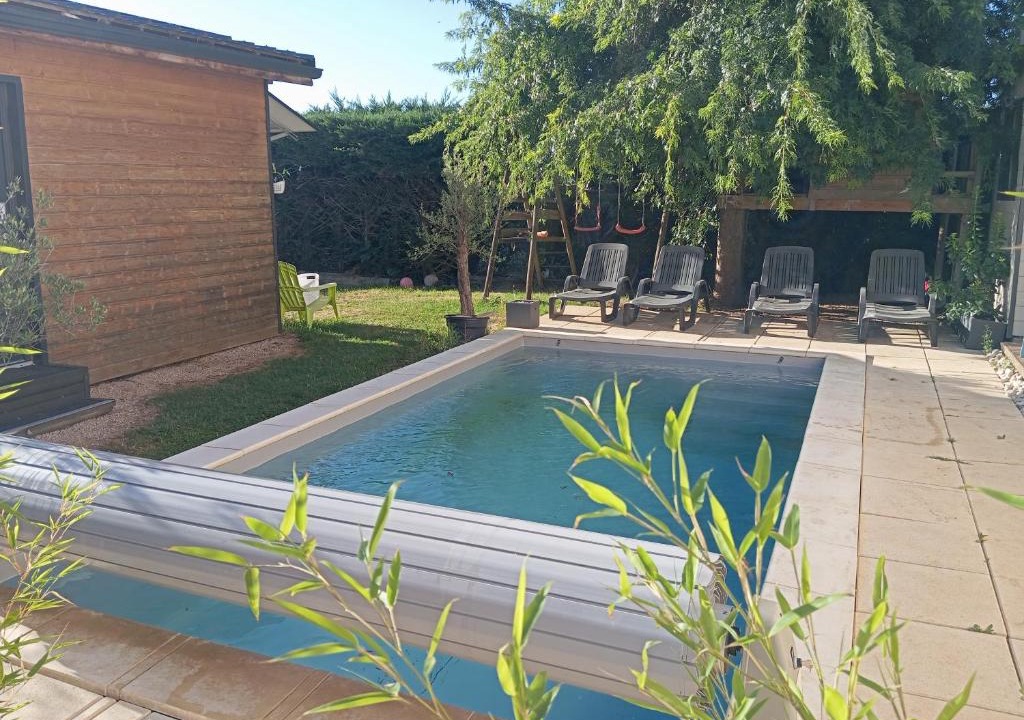 Chavanoz House | Chambres cosy proche cnpe Bugey - via rhona avec piscine