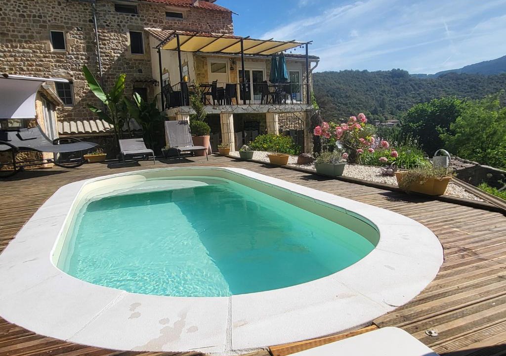 Meyras Bed & Breakfast | Chambres d'hôtes La Storya