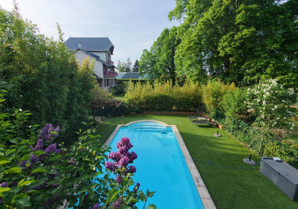 Bellerive-sur-Allier House | Chambres de charme avec piscine - Le Monde de Charlie - Proche Vichy