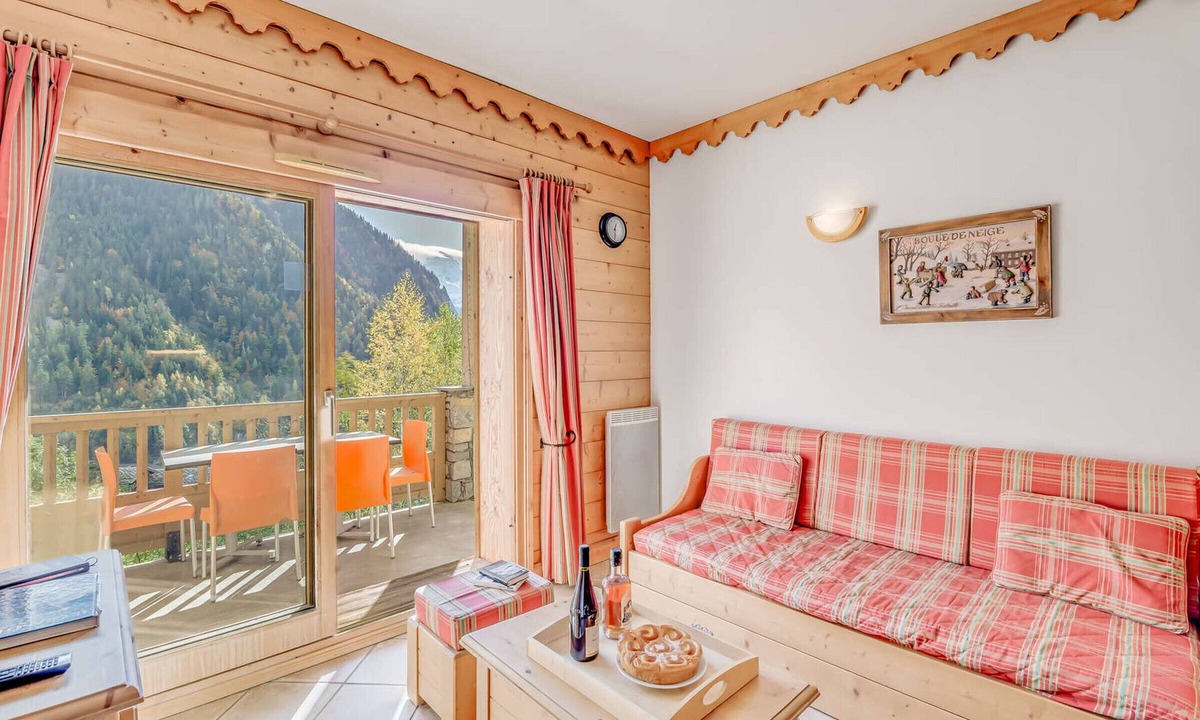 Champagny-en-Vanoise Apartment | Champagny - 3 rooms, balcony, SPA access, WIFI included, sleeps 6
