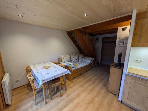 Areches Apartment | Charmant triplex 6 pers. à 50m des pistes à Arêches-Beaufort - FR-1-342-135