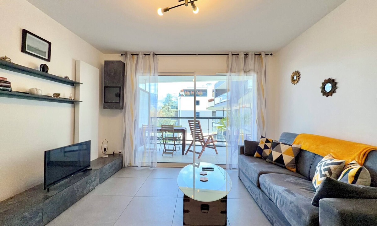 Le Bourget-du-Lac Apartment | Charming 2 room apartment 300m walk from Lac du Bourget!