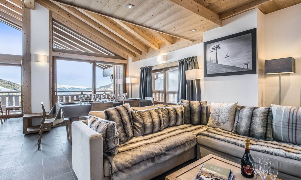 Courchevel Apartment | Charming 4-bedroom duplex with Wifi and parking in Courchevel Moriond