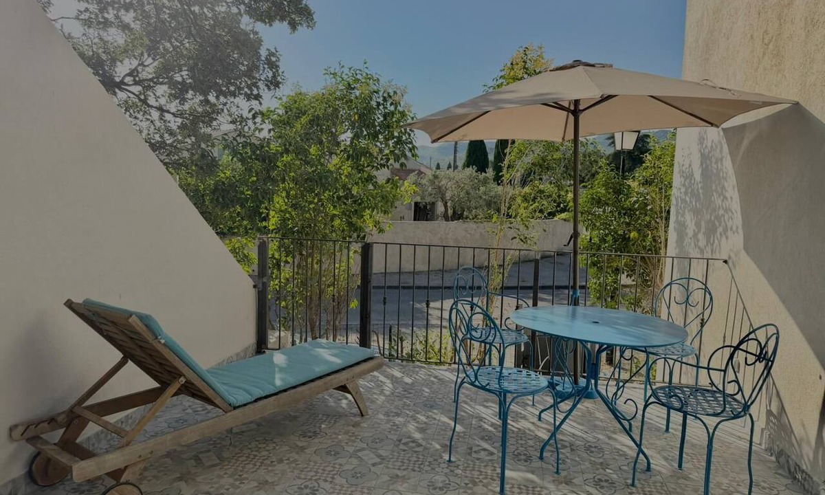 Pelissanne Apartment | Charming 48-square-meter one-bedroom apartment for four people in a quiet location with a terrace in Provence