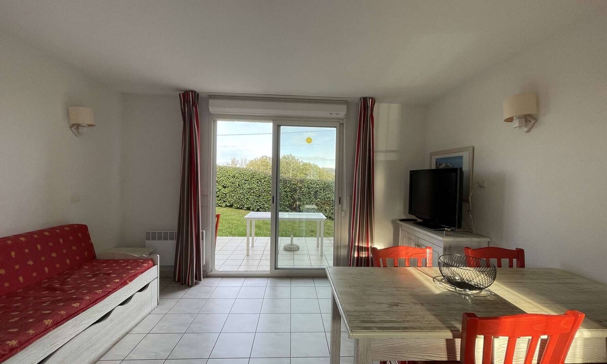 Salavas House | Charming Duplex with Terrace, Pools, Pet-Friendly, Parking, 6 People