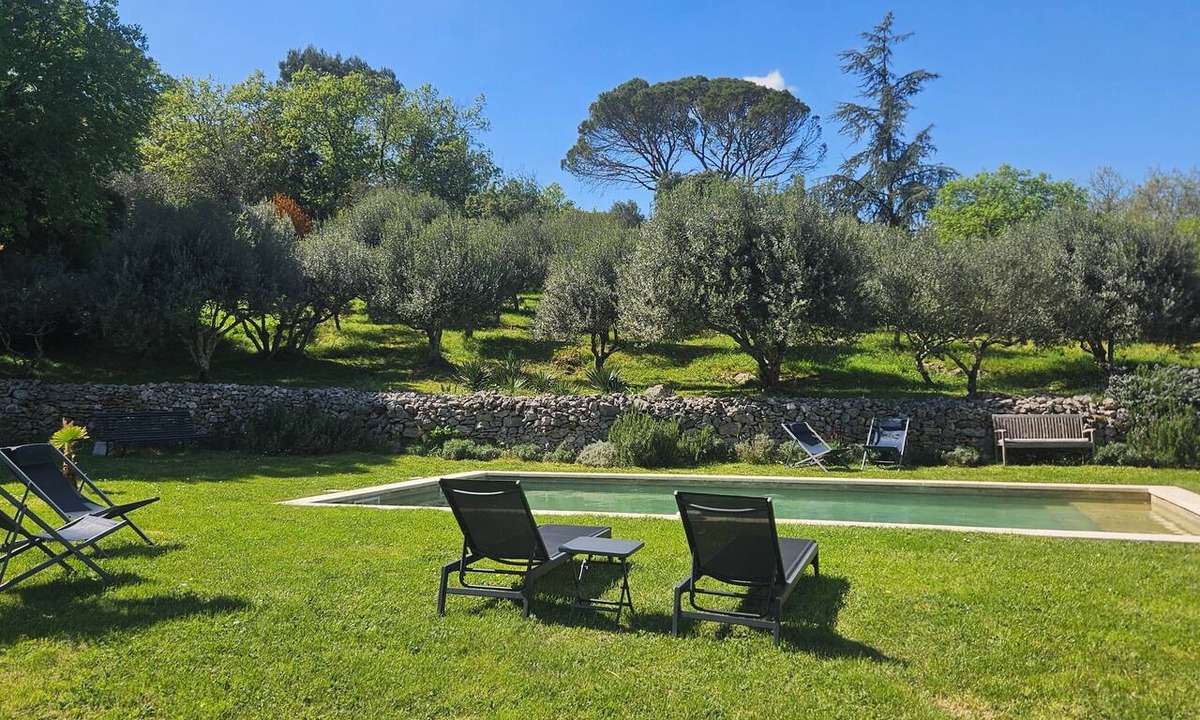 Goudargues House | Charming quiet Provençal farmhouse with private pool & walk to the river