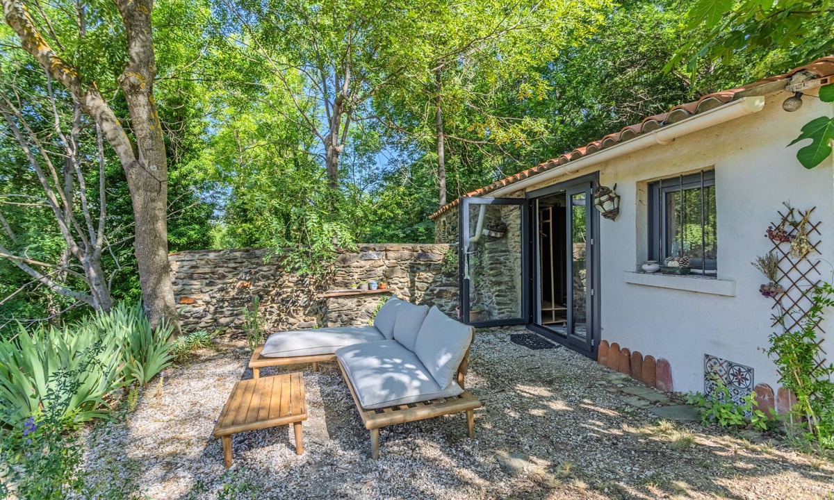 Glorianes House | Charming Stone Cottage for Rent in a Picturesque Pyrenean Village