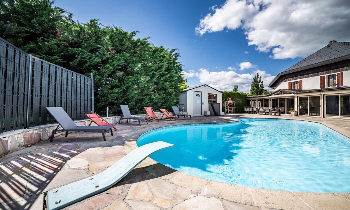 La Balme-de-Sillingy House | Clos Léonard – Country House with Pool for 14 Guests near Annecy