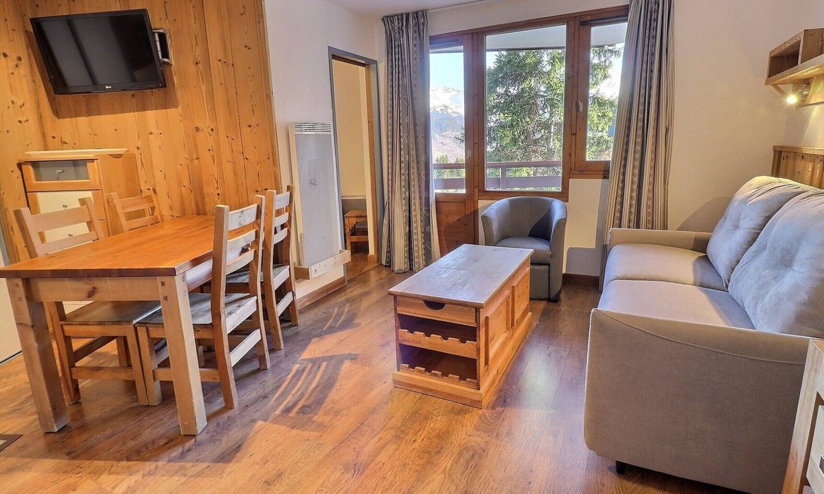 La Perriere Apartment | Comfortable 2-room apartment, ski-in/ski-out, near shops