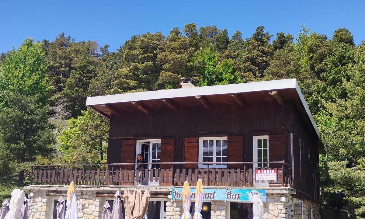 Mont Serein Ski Chalet | Comfortable chalet, large terrace, fireplace, 3 bedrooms, mountain views, swimming pool, tennis court