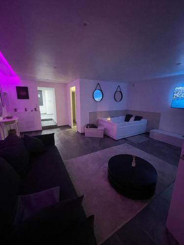 Pont-de-Cheruy Apartment | Cosy Home avec Spa - Proximité airport, CNPE, Eurexpo, Groupama Stadium, LYON