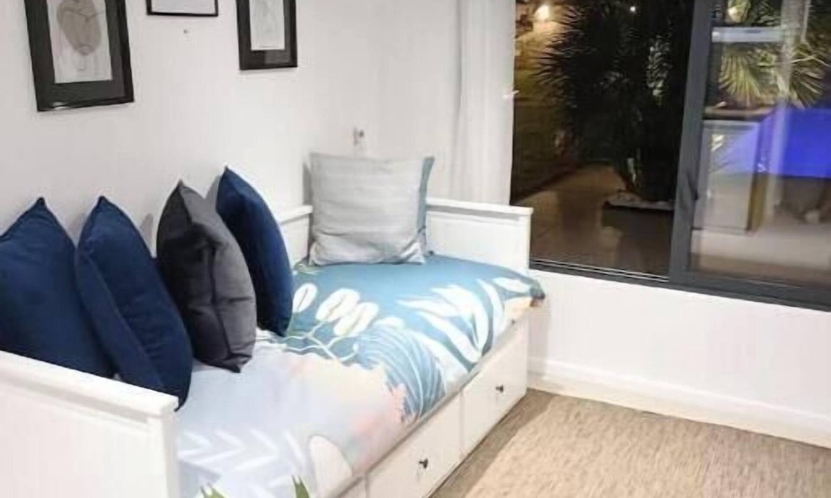 Meyzieu Villa | Cosy studio in villa - Easy access to streetcar, airport & stadium