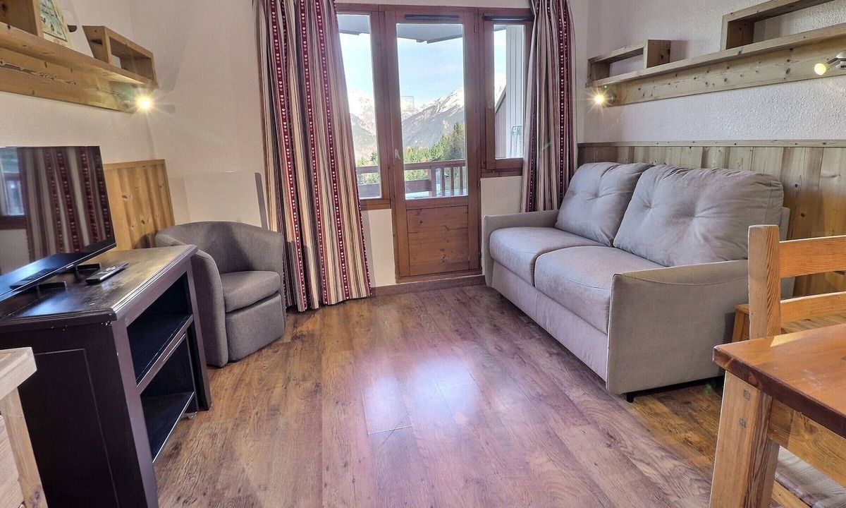 La Perriere Apartment | Cozy 2 Rooms, Ski-In/Out, 2 Br, 4 Pers, No Smoking