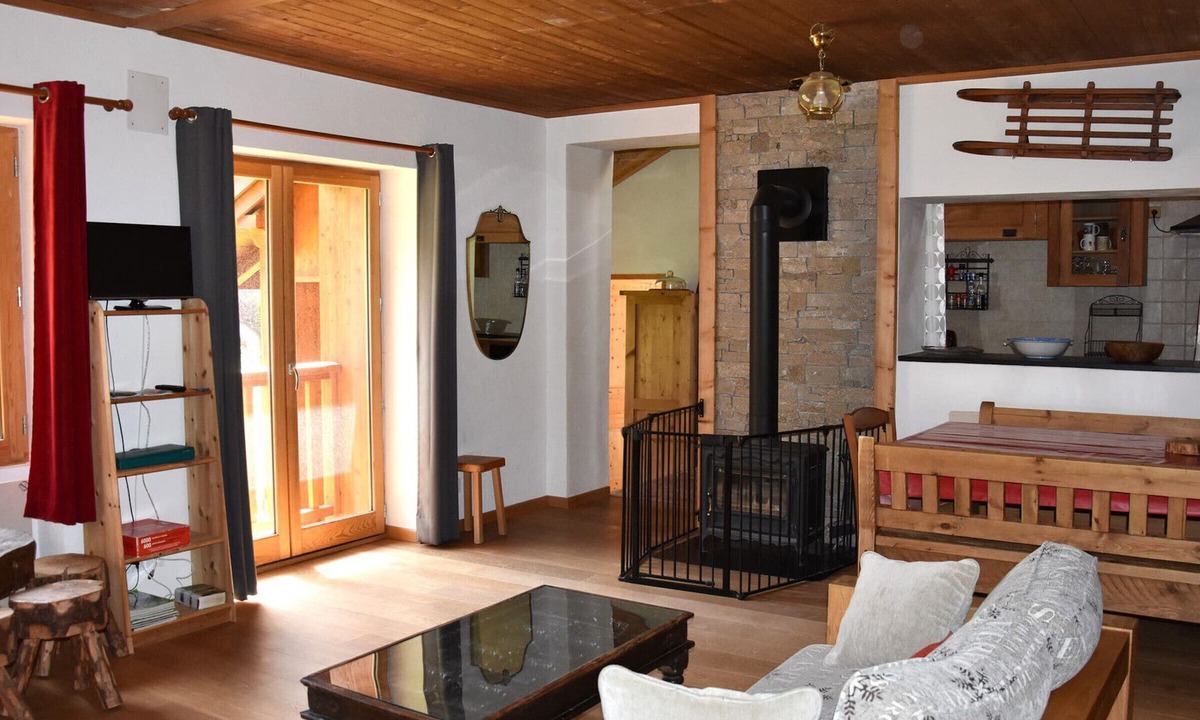 Pralognan-la-Vanoise Ski Chalet | Cozy chalet 6 people near center, Pralognan