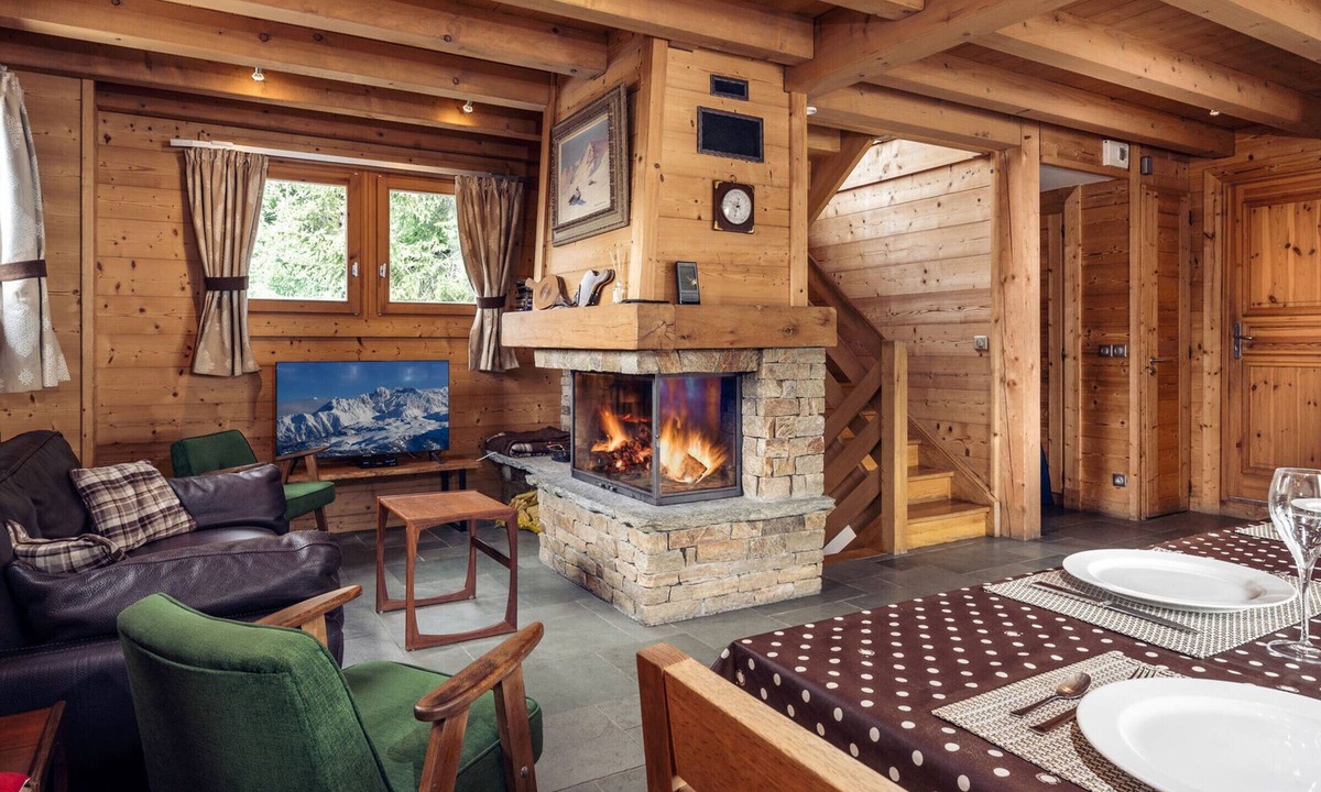 Meribel Ski Chalet | Cozy chalet with fireplace and hot tub in Méribel