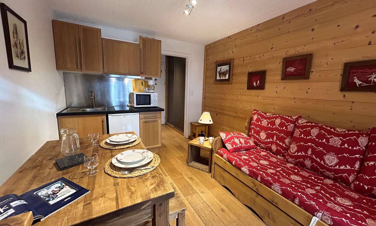 Meribel Apartment | Cozy Mountain Studio for 2, Near Slopes, Méribel