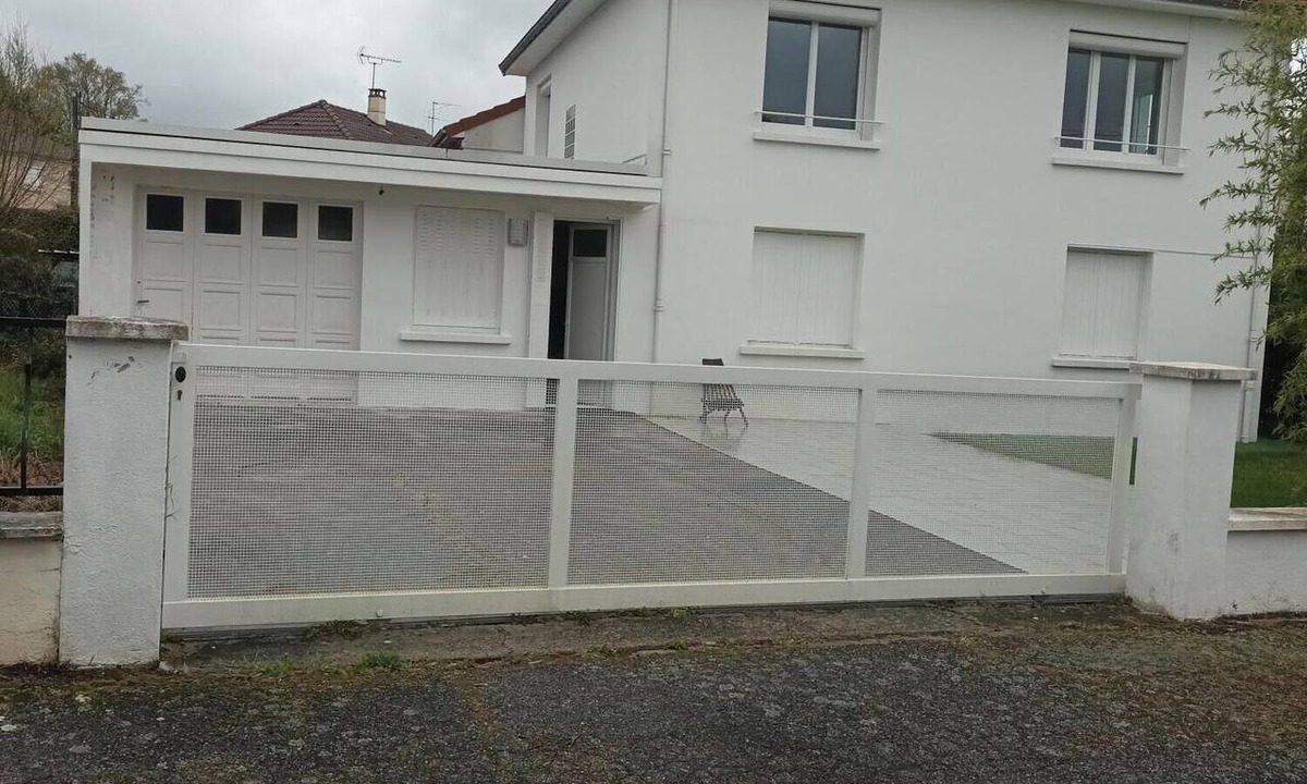 Bellerive-sur-Allier Apartment | Cozy studio apartment in a quiet house. Just a few minutes from Vichy