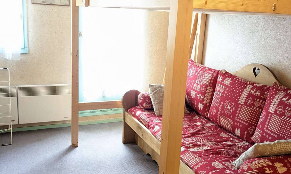 Prapoutel Apartment | Cozy studio 3 sleeps in Adrets-Prapoutel, east-facing balcony