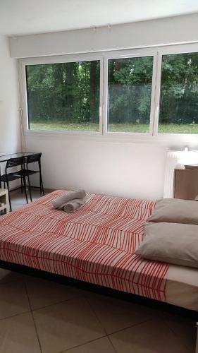 Vaux-le-Penil Apartment | Cozy Studio Apartment Close to Melun and Vaux-le-Penil