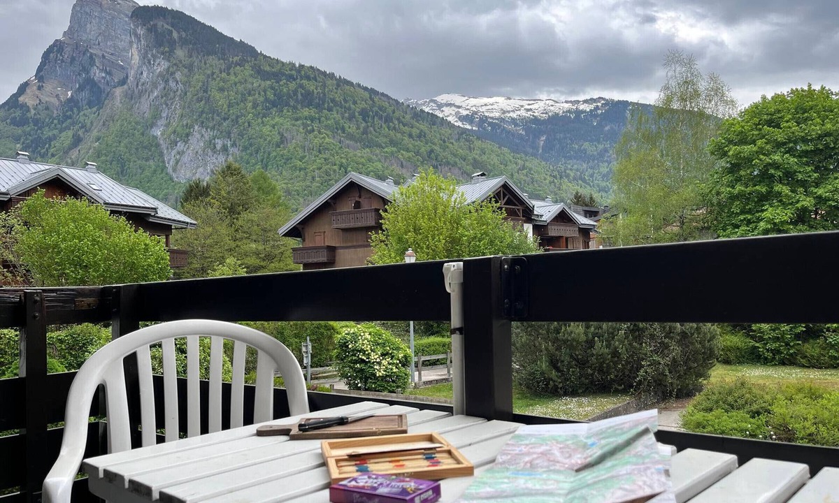Samoens Apartment | Cozy studio in Samoëns with parking and pets allowed