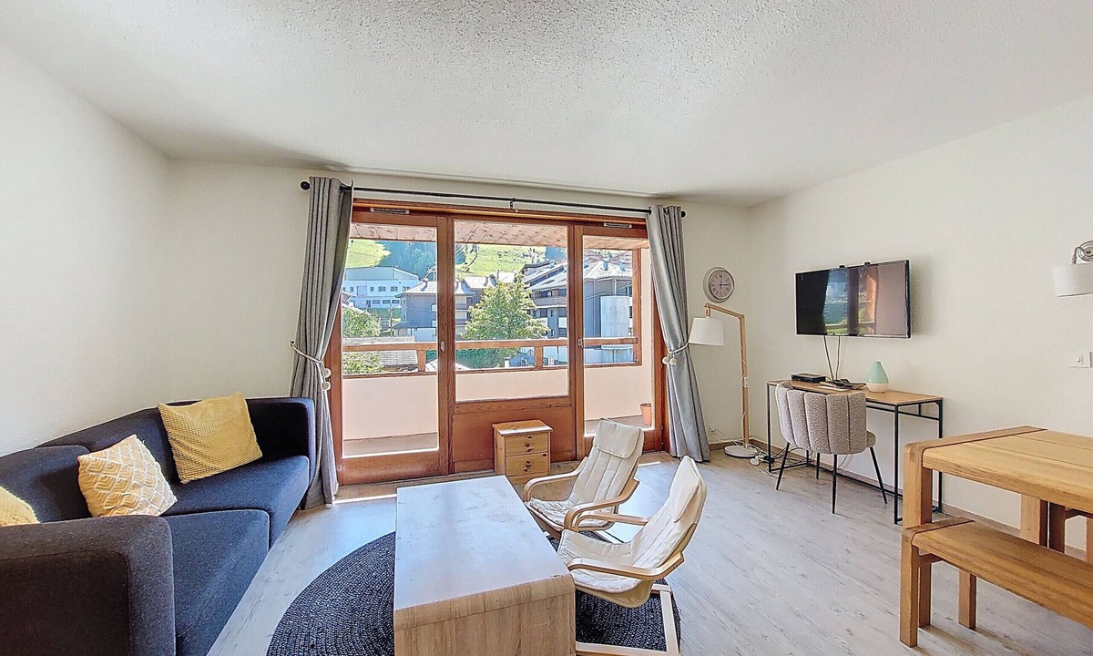 Saint-Jean-dʼAulps Apartment | DUPLEX APARTMENT - SWIMMING POOL - NEAR MORZINE - 6 PEOPLE - 3 BEDROOOMS - COFI D19