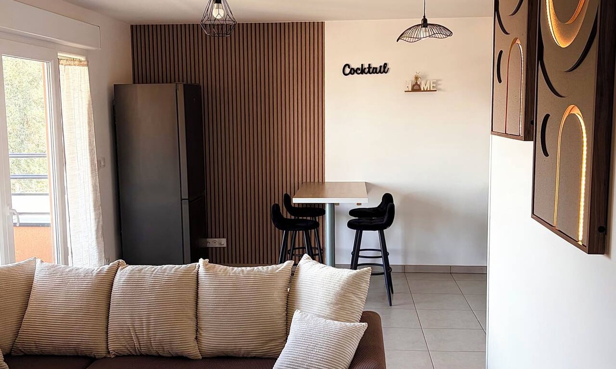 Bourgoin-Jallieu Apartment | Elegant apartment with a terrace and unobstructed views