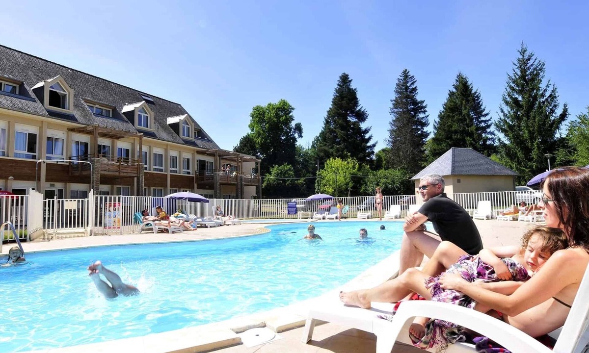 Entraygues-sur-Truyere Condo | En surplomb du Lot | Accès piscine | Sauna