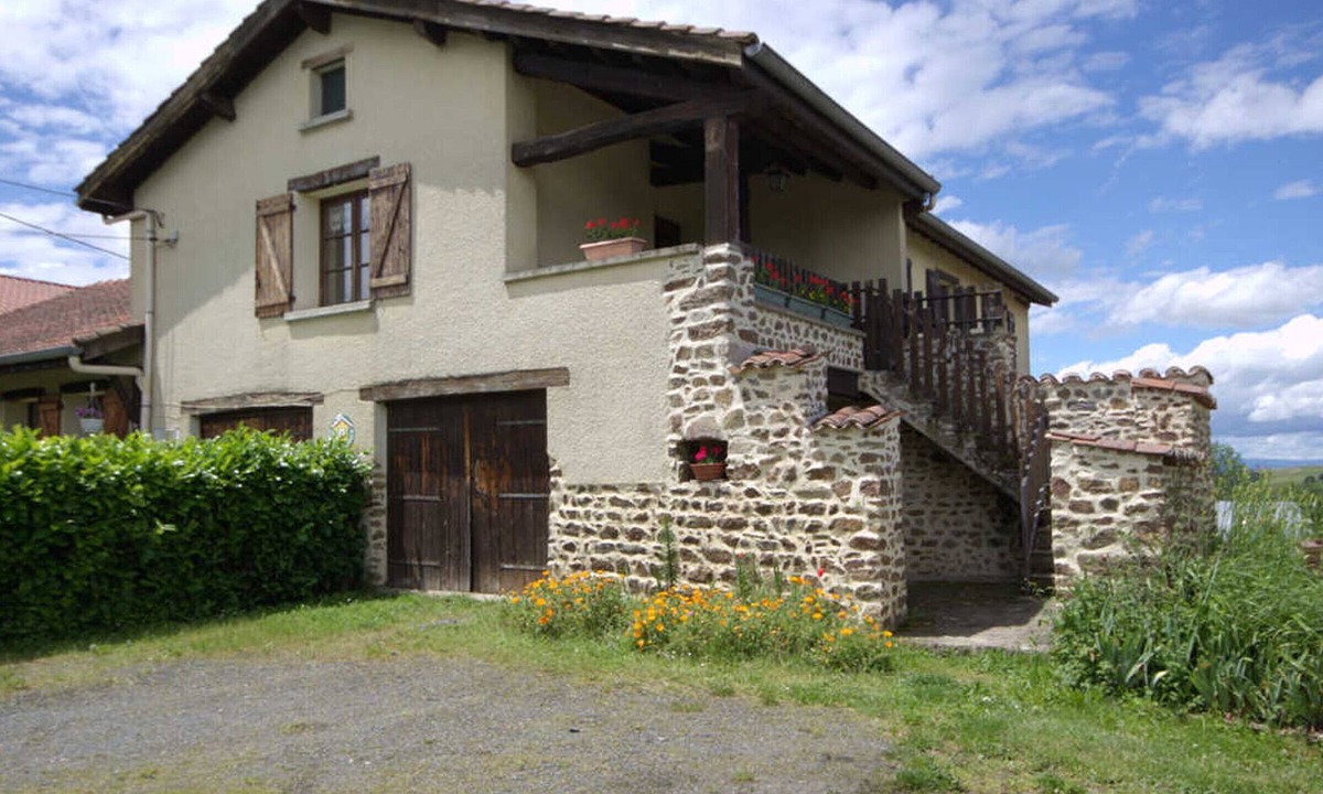 Saint-Medard-en-Forez Cottage | Family cottage with outdoor games near St-Galmier