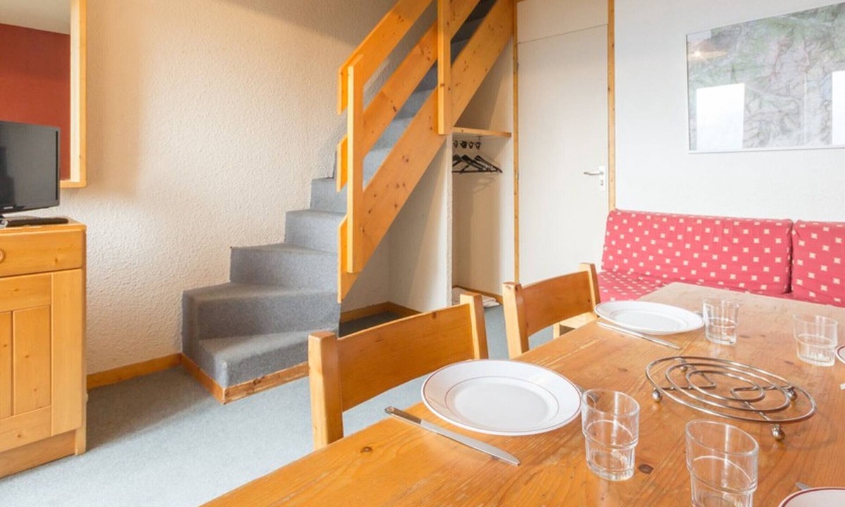 Bellentre Apartment | Functional apartment near slopes, balcony valley view, 6/7 people