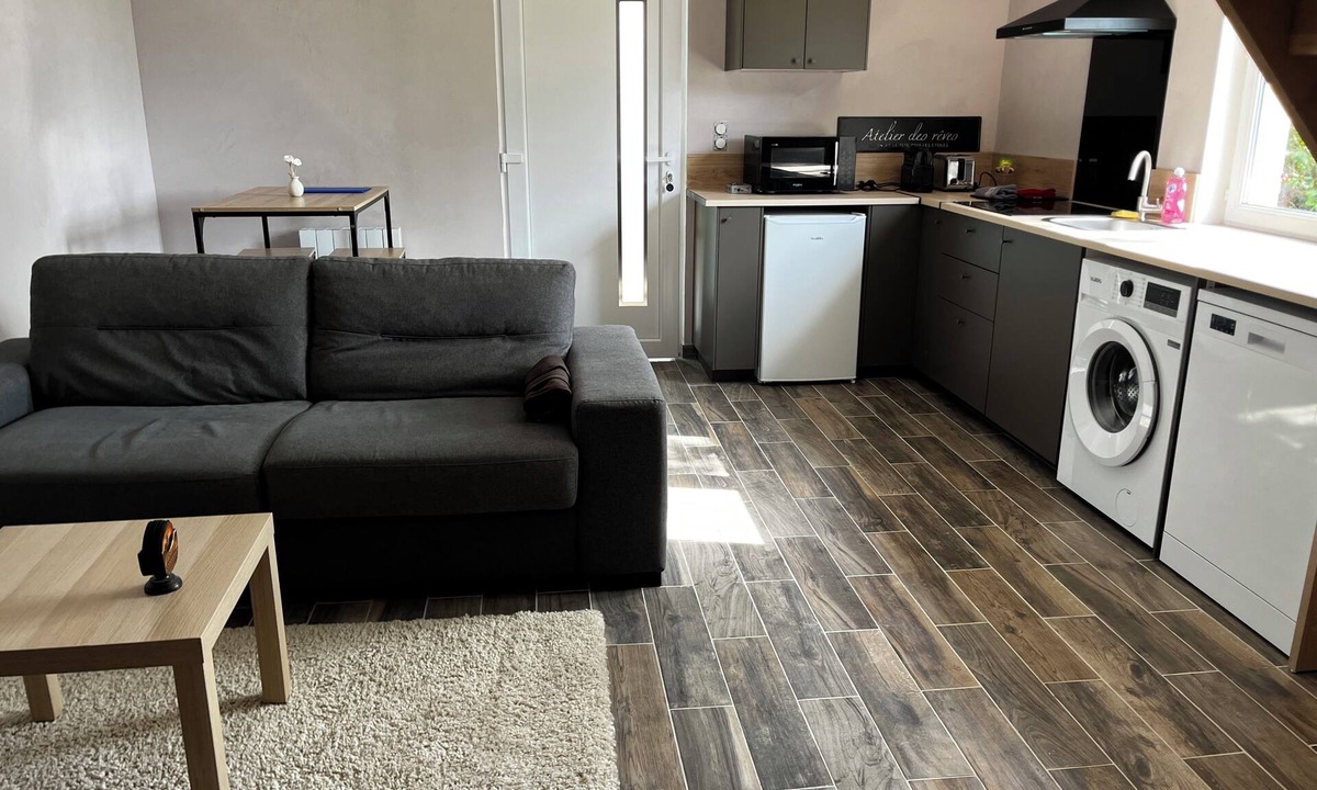 Marles-en-Brie Apartment | Fully-equipped self-contained apartment with Jacuzzi access
