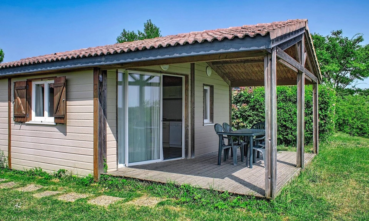 Monclar-de-Quercy Cottage | Getaway near Monclar Lake with pool