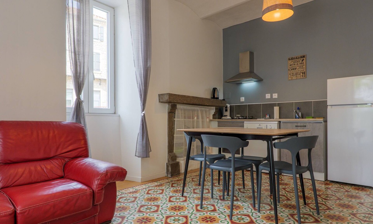 Chauzon Apartment | Gîte "Le Piscounil" with Shared Pool, Wi-Fi and Air Conditioning