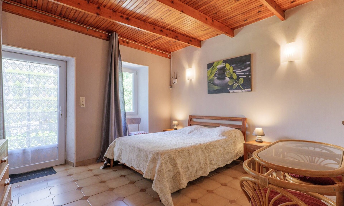 Chauzon Apartment | Gîte "Les Combes" with Shared Pool, Wi-Fi, and Air Conditioning
