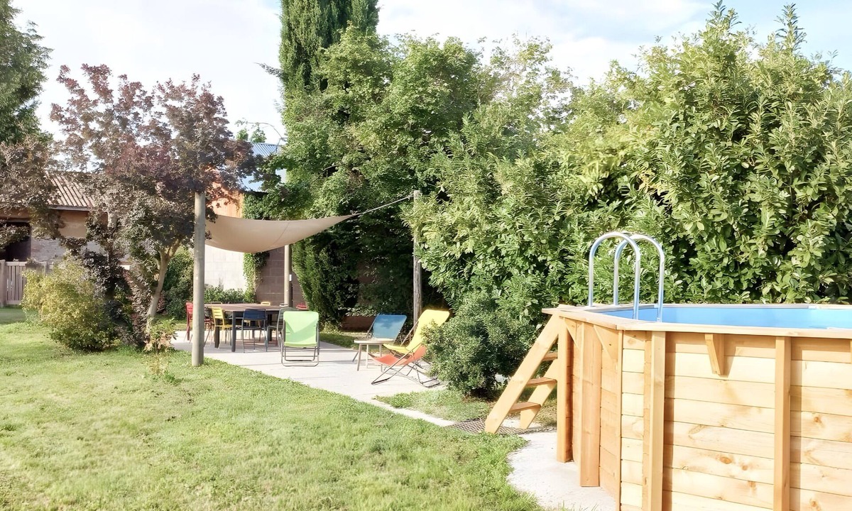 Cruzilles-les-Mepillat House | Gite Les Sabots d'Hélène with Private Pool in the Heart of a Horse Boarding Farm