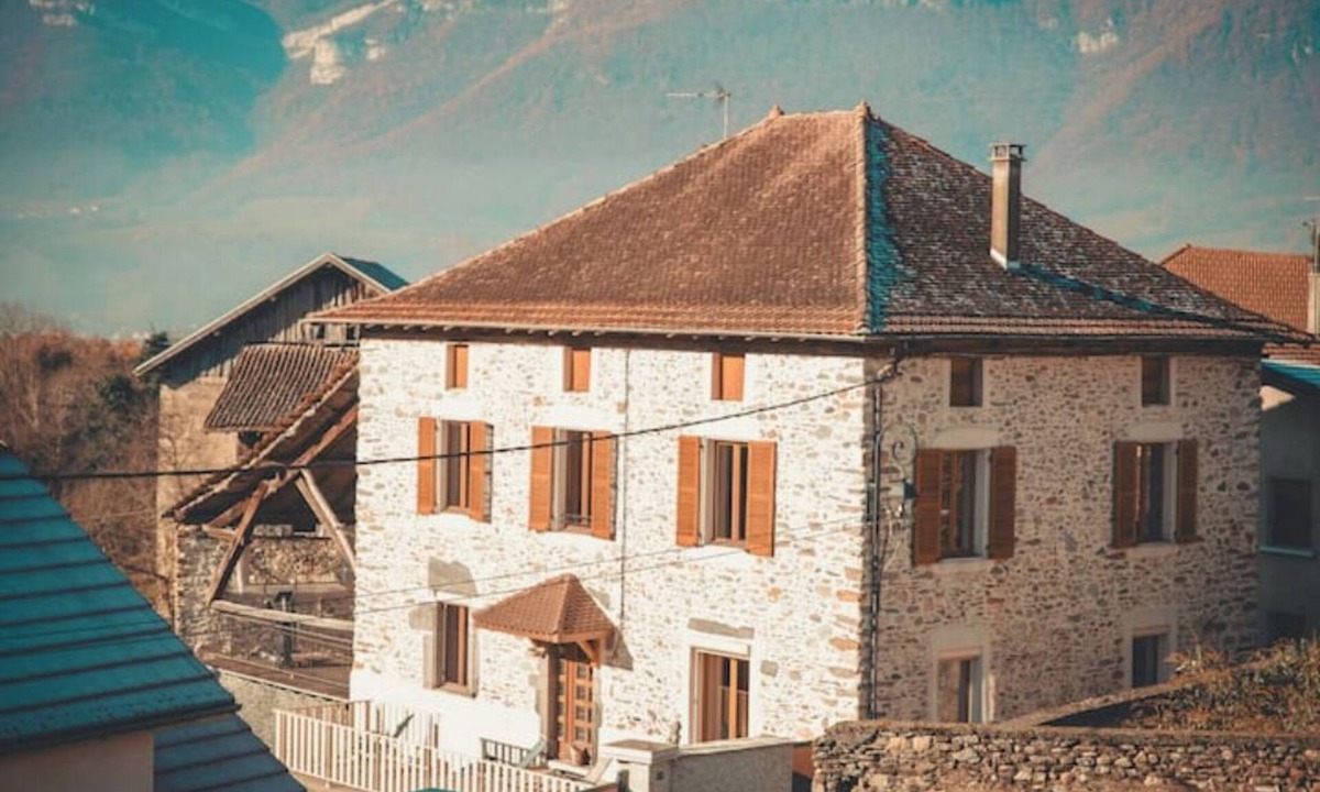 Pontcharra House | Gite located between lake and mountains, close to small tourist town.