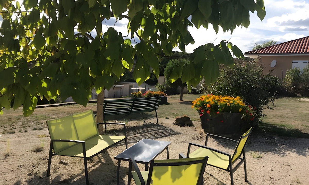 Saint-Gerons House | Gite with Lake Access, Enclosed Garden & View – Cantal, Near Saint-Etienne-Cantales